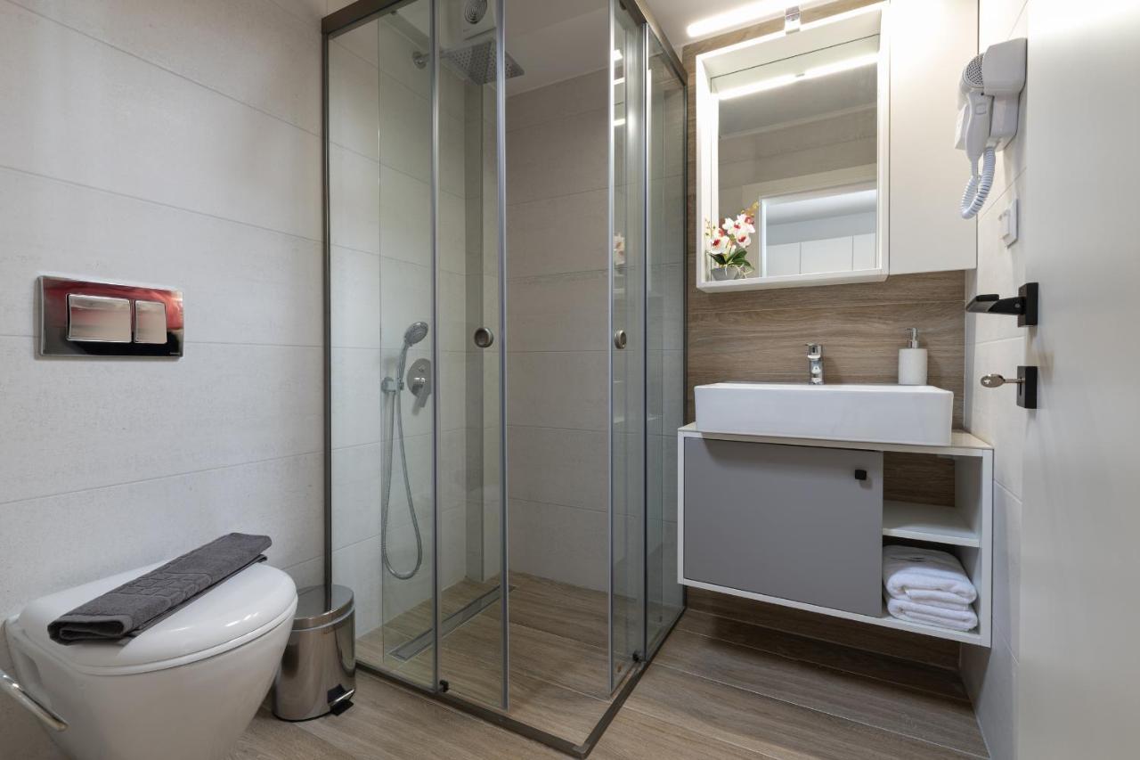 Sky Luxury Suites Sarti Bagian luar foto