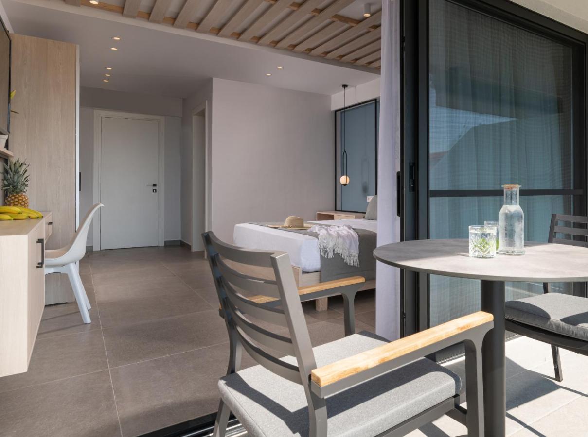 Sky Luxury Suites Sarti Bagian luar foto