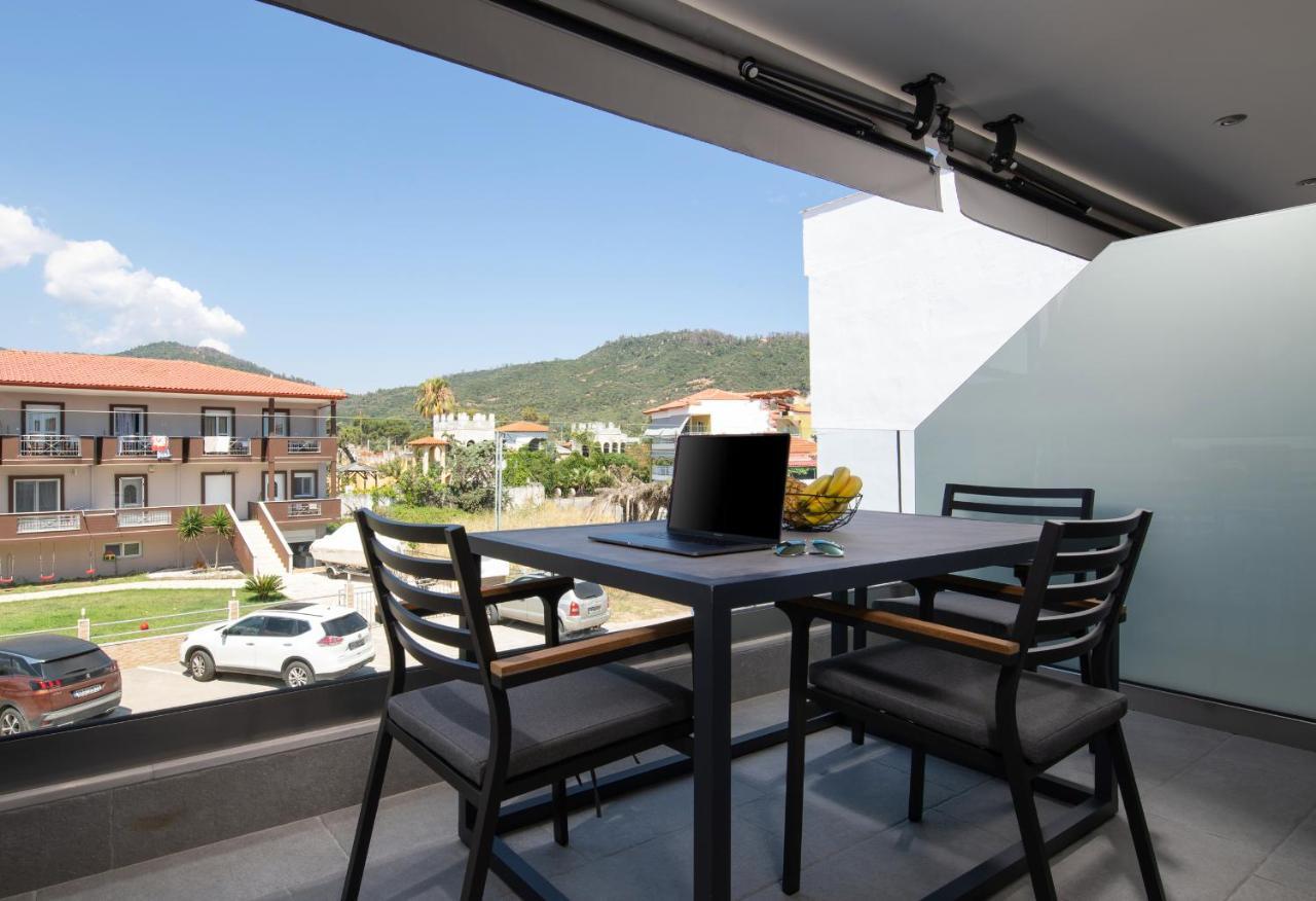 Sky Luxury Suites Sarti Bagian luar foto