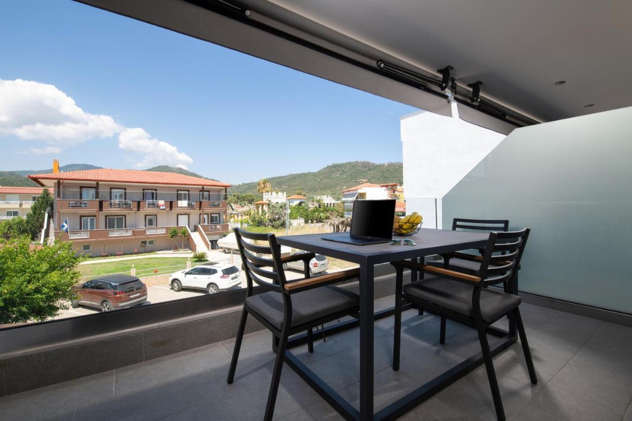 Sky Luxury Suites Sarti Bagian luar foto