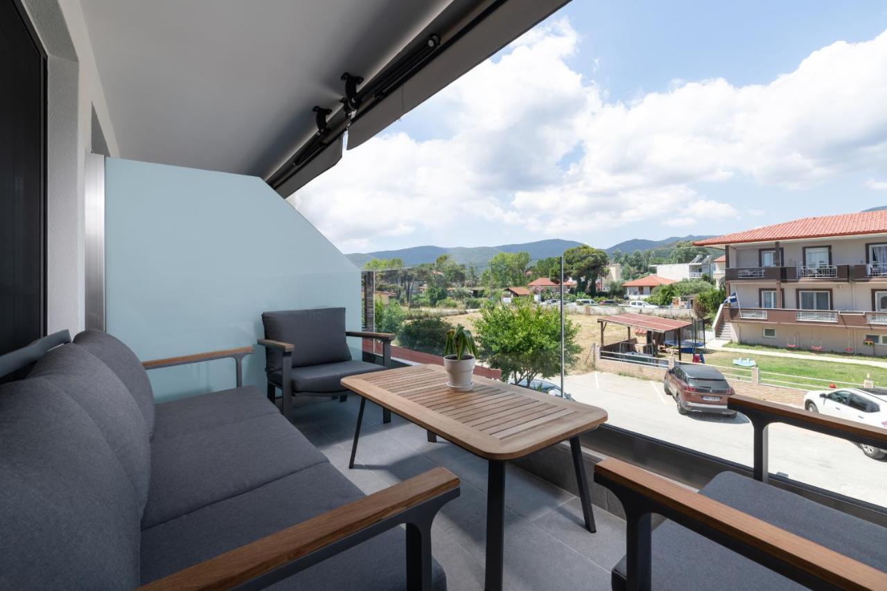 Sky Luxury Suites Sarti Bagian luar foto